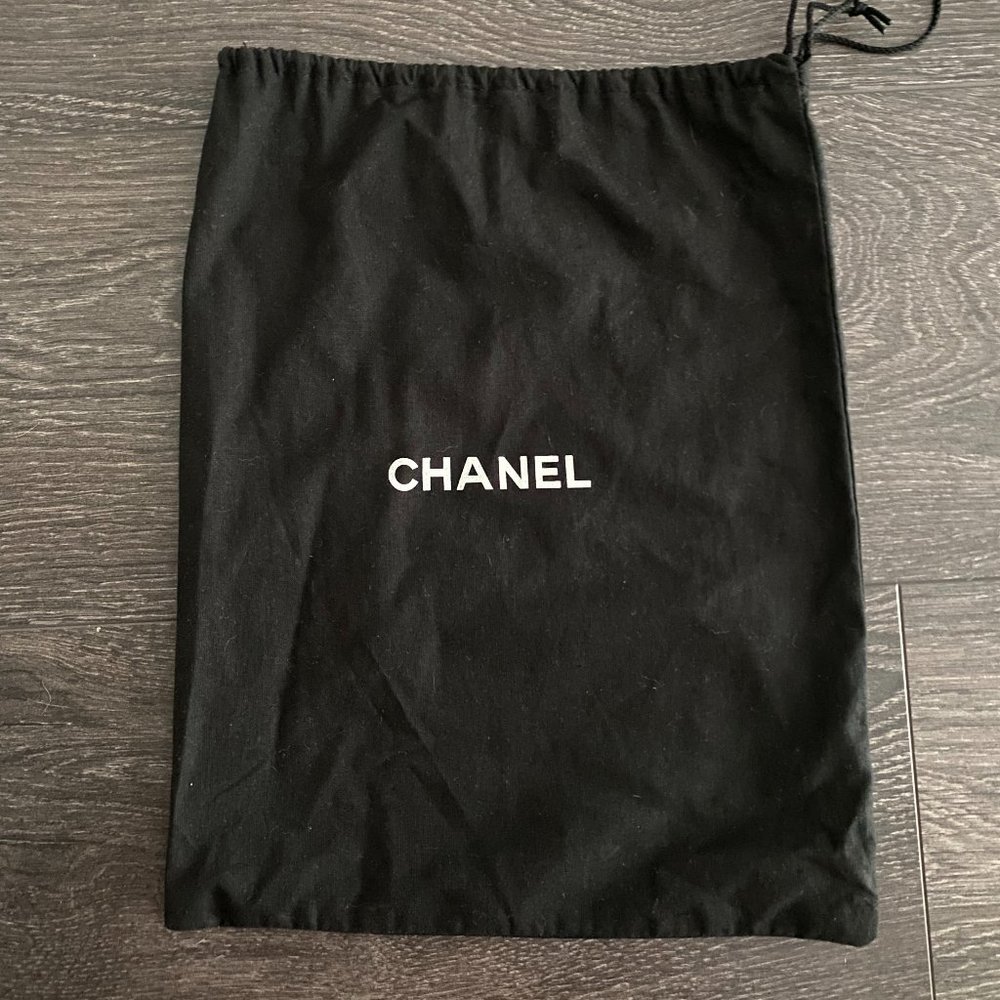 AUTHENTIC VINTAGE CHANEL FULL FLAP QUILTED CROSSBODY BAG - Picture 3 of 11